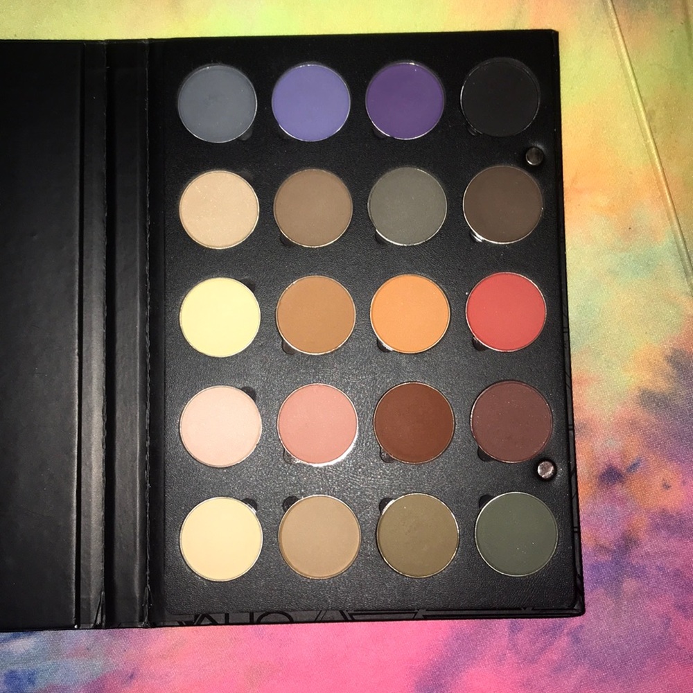 🌈Ofra Must Have Mattes Palette🌈